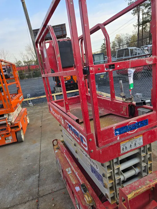 2019 MEC MICRO 19 Scissor Lift