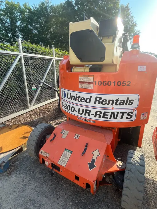 2017 JLG E400AJPN Articulating Boom Lift