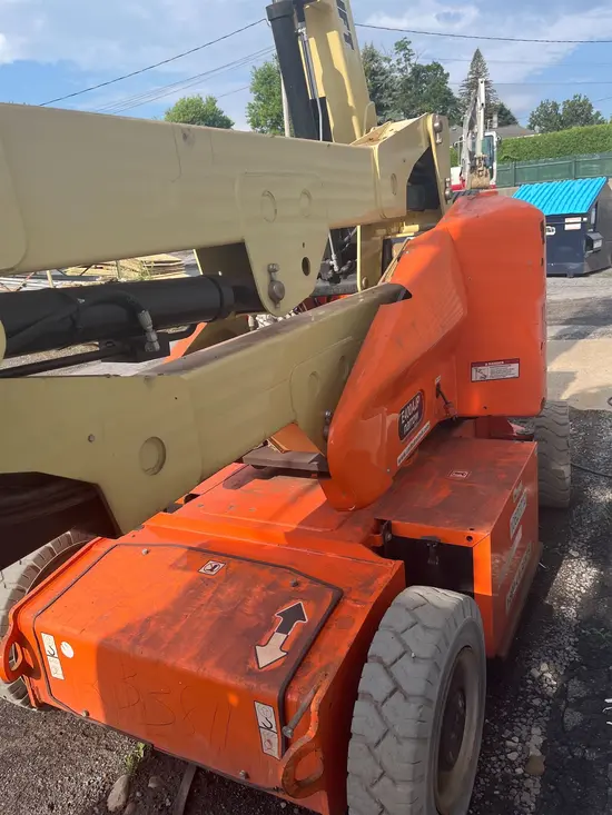 2017 JLG E400AJPN Articulating Boom Lift