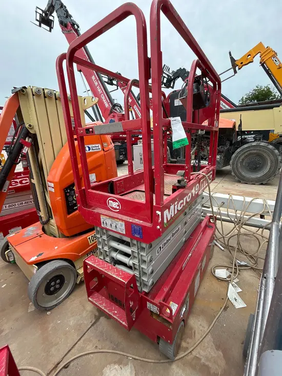 2019 MEC MICRO 19 Scissor Lift