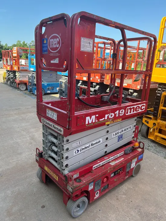 2019 MEC MICRO 19 Scissor Lift