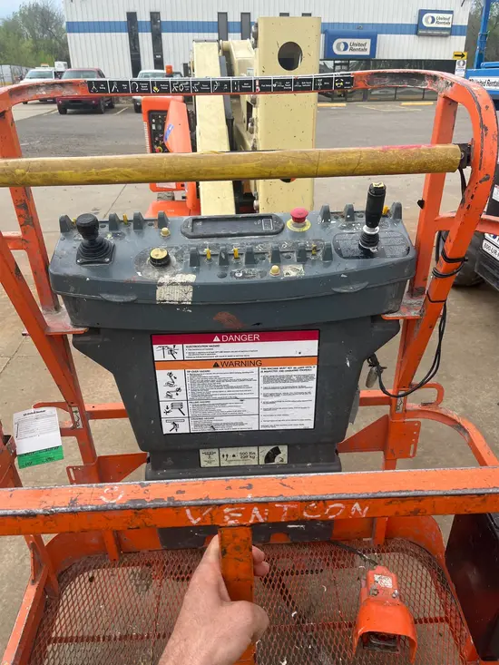 2017 JLG E400AN Articulating Boom Lift