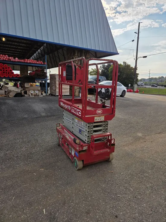 2019 MEC MICRO 19 Scissor Lift