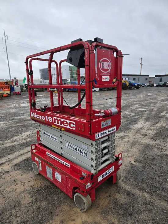 2019 MEC MICRO 19 Scissor Lift