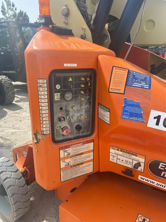 2017 JLG E400AJPN Articulating Boom Lift