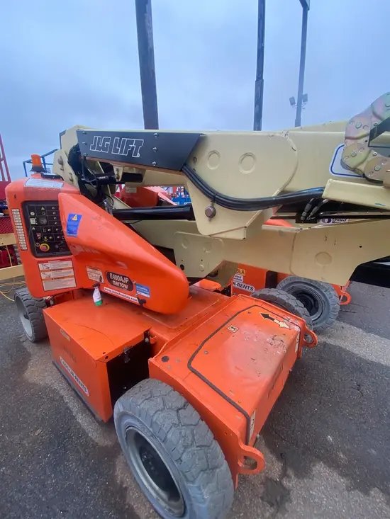 2016 JLG E400AJPN Articulating Boom Lift