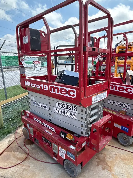 2019 MEC MICRO 19 Scissor Lift