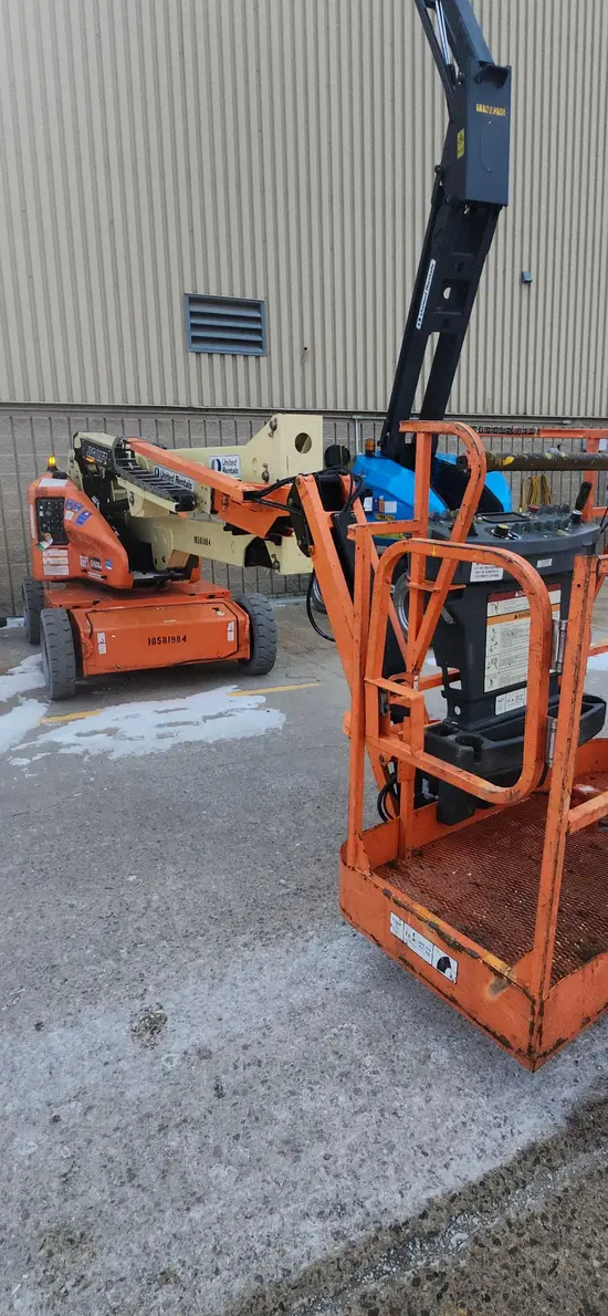 2017 JLG E450AJ Articulating Boom Lift