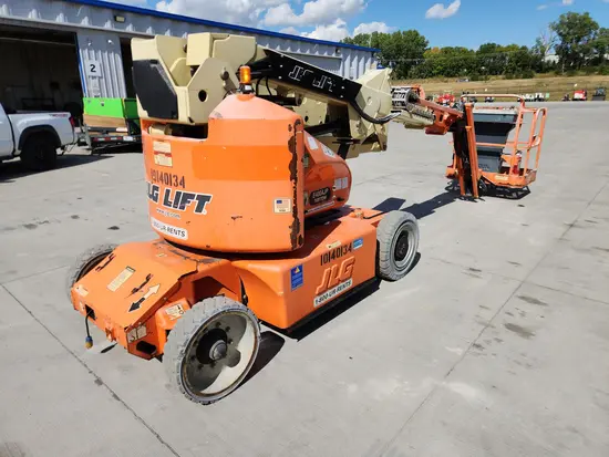 2013 JLG E400AJPN Articulating Boom Lift