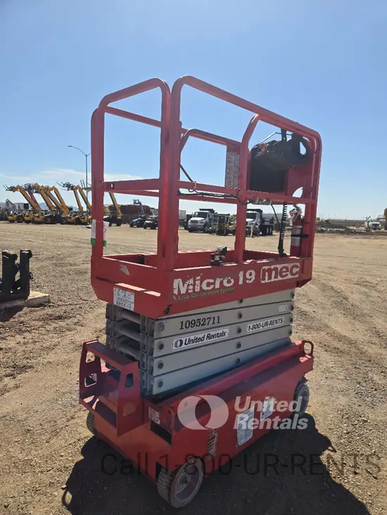 2019 MEC MICRO 19 Scissor Lift