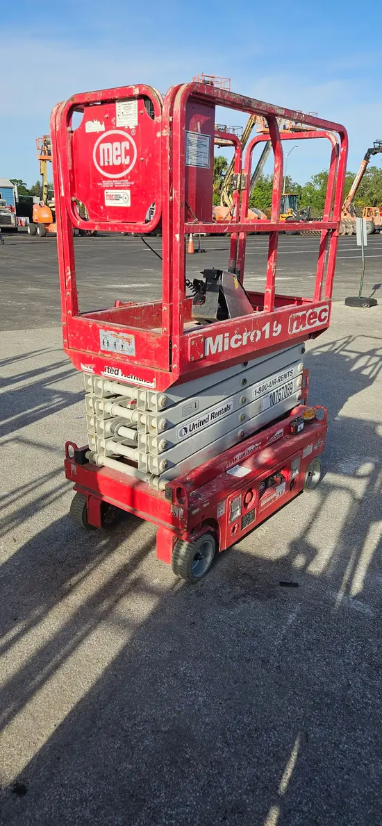 2018 MEC MICRO 19 Scissor Lift