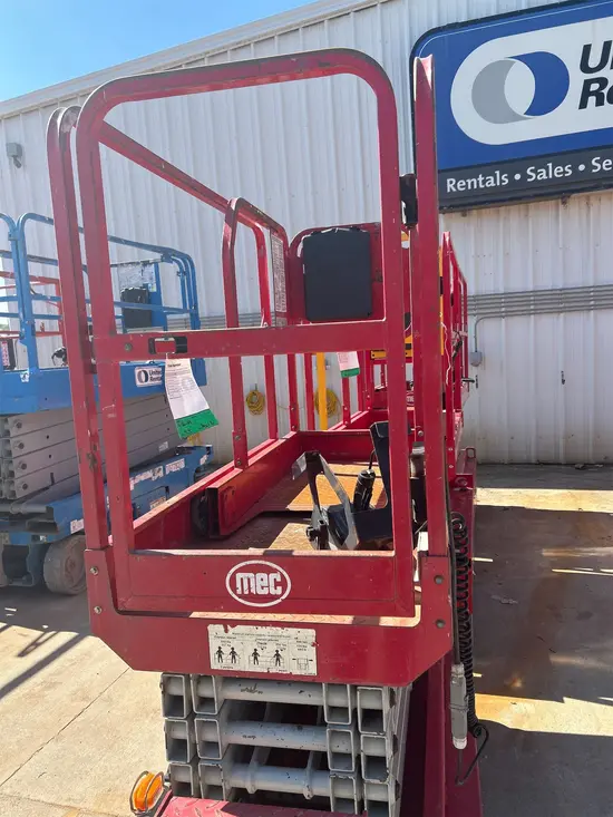 2018 MEC MICRO 19 Scissor Lift