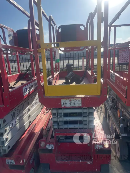 2019 MEC MICRO 19 Scissor Lift