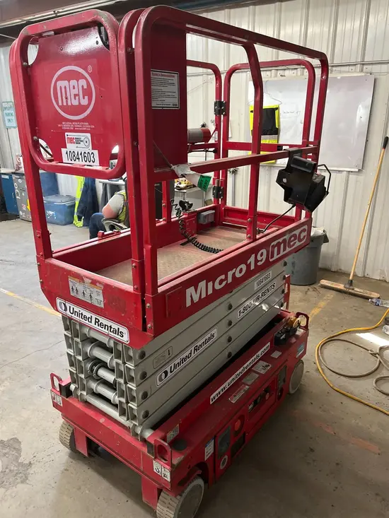 2018 MEC MICRO 19 Scissor Lift