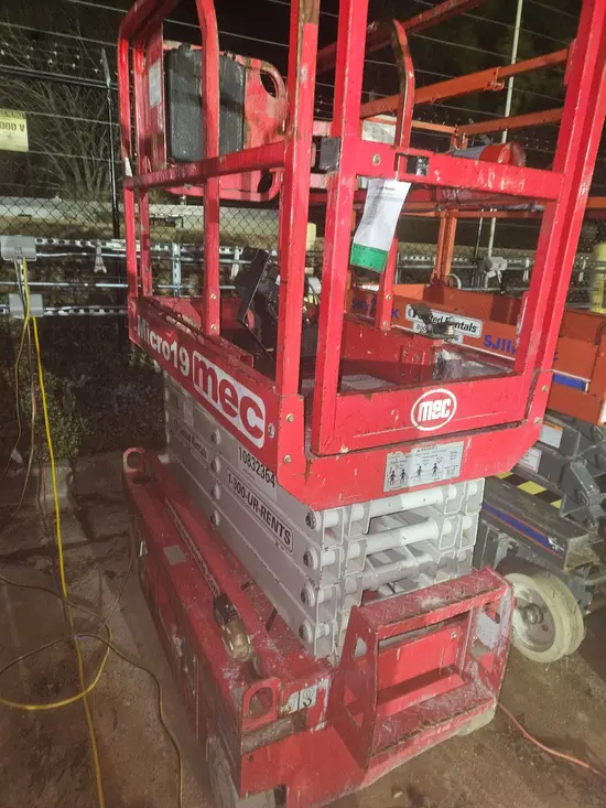 2018 MEC MICRO 19 Scissor Lift