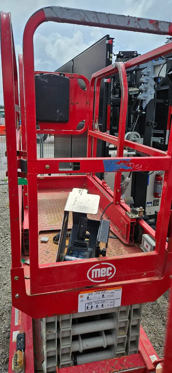 2019 MEC MICRO 19 Scissor Lift