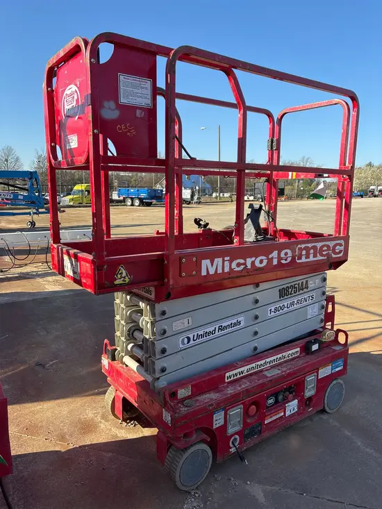 2018 MEC MICRO 19 Scissor Lift