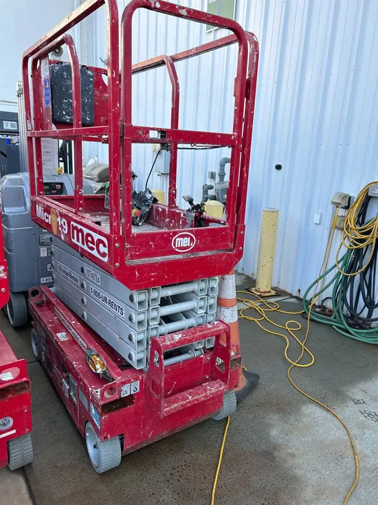 2018 MEC MICRO 19 Scissor Lift