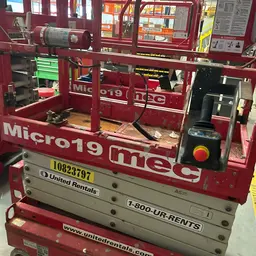 2018 MEC MICRO 19 Scissor Lift