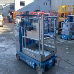 2017 Genie GR-12 Self-Propelled One-Person Lift