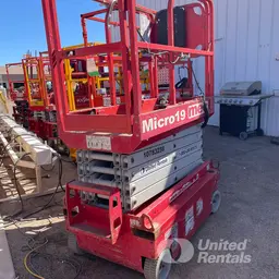 2018 MEC MICRO 19 Scissor Lift