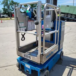 2018 Genie GR-20 Self-Propelled One-Person Lift