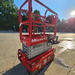 2018 MEC MICRO 19 Scissor Lift