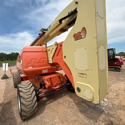 2017 JLG 800AJ Articulating Boom Lift
