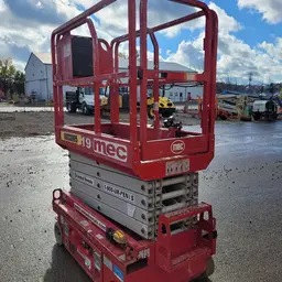 2018 MEC MICRO 19 Scissor Lift