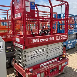 2018 MEC MICRO 19 Scissor Lift