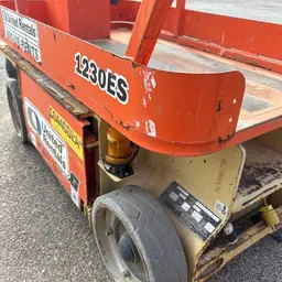 2017 JLG 1230ES Self-Propelled One-Person Lift