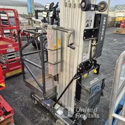 2020 JLG 25AM-DC Pusharound Lift