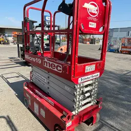 2018 MEC MICRO 19 Scissor Lift