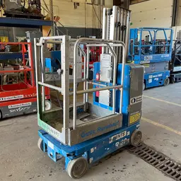 2018 Genie GR-20 Self-Propelled One-Person Lift